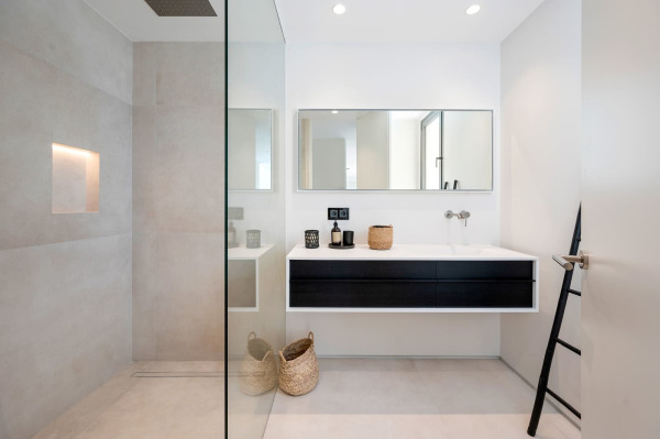 As good as new, modern luxury villa above Port Adriano image 9