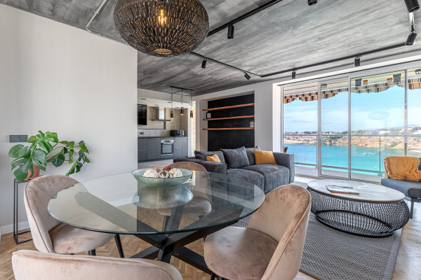 Sea view apartment with direct access to the marina from the complex image 7