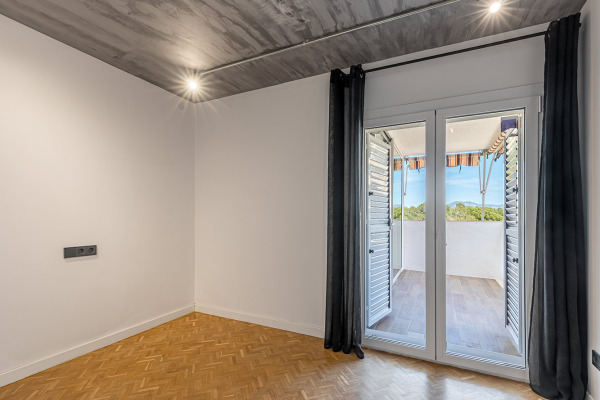 Sea view apartment with direct access to the marina from the complex image 9