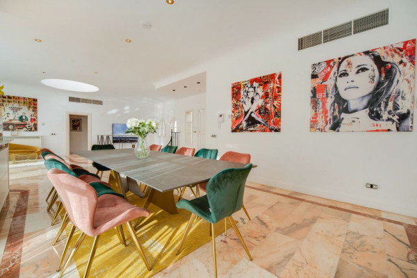 Mediterranean villa with holiday rental license in a sought-after location image 7