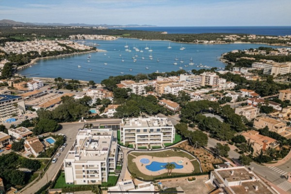 Ground floor apartment with private garden in Portocolom
