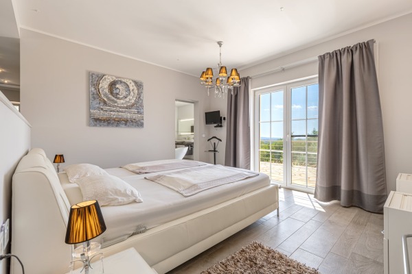 Exclusive finca property with fantastic panoramic views near Son Macia image 7