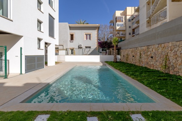 New-build penthouse with fantastic roof terrace including pool image 3