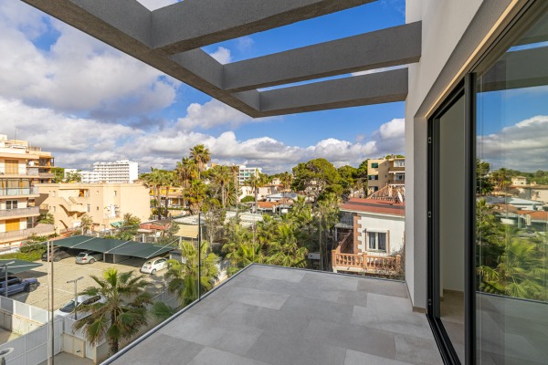 New-build penthouse with fantastic roof terrace including pool image 6