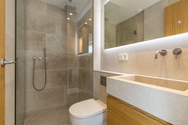 New-build penthouse with fantastic roof terrace including pool image 12