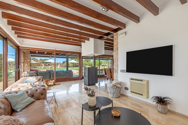 Stylish finca with pool and holiday rental licence in Lloseta image 4