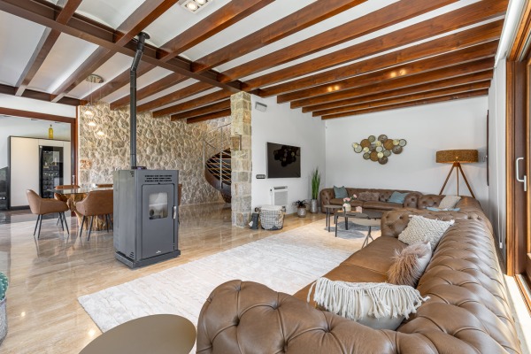 Stylish finca with pool and holiday rental licence in Lloseta image 6