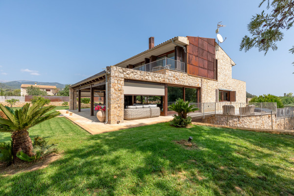 Stylish finca with pool and holiday rental licence in Lloseta image 7