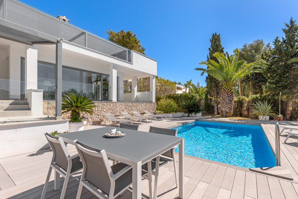 Exclusive, modernized villa with pool in Santa Ponsa image 2