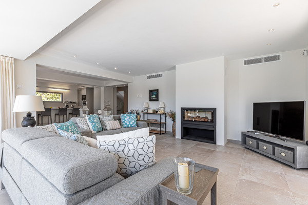 Exclusive, modernized villa with pool in Santa Ponsa image 4