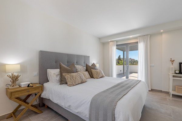 Exclusive, modernized villa with pool in Santa Ponsa image 8