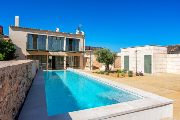 Modern new-build townhouse with large pool in Llubi image 2