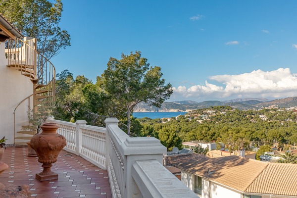 Sea view villa for sale in exclusive residential area in Nova Santa Ponsa