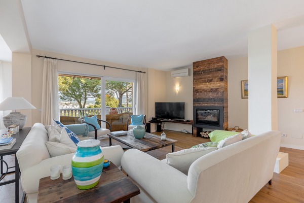 Sea view villa for sale in exclusive residential area in Nova Santa Ponsa image 4