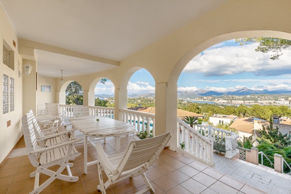 Sea view villa for sale in exclusive residential area in Nova Santa Ponsa image 7