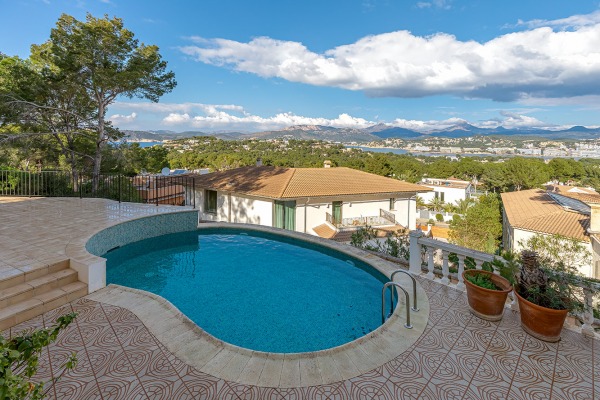 Sea view villa for sale in exclusive residential area in Nova Santa Ponsa image 10