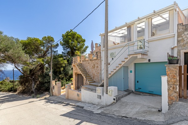Two directly adjacent townhouses with holiday rental license in Cala Llombards