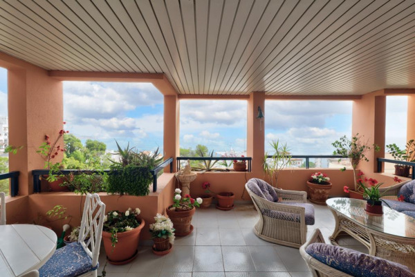 Sea view apartment with great views to renovate in Illetas image 2