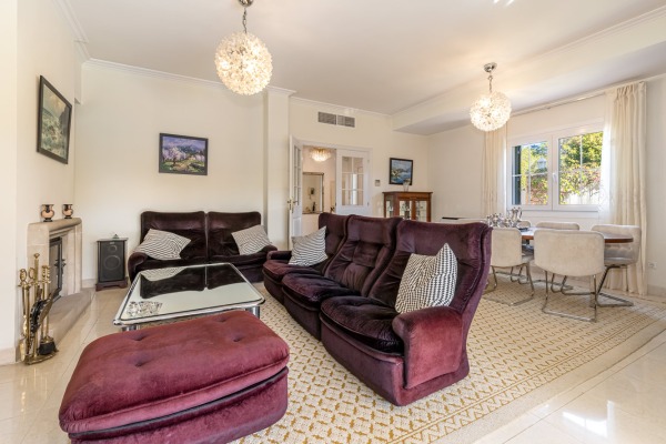 Semi-detached house with partial sea views and lots of privacy image 6