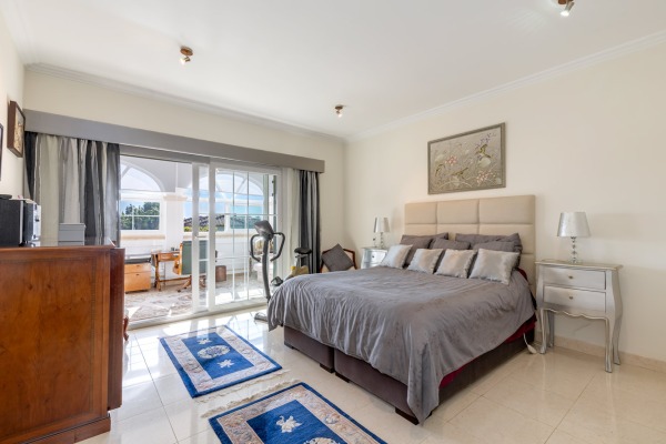 Semi-detached house with partial sea views and lots of privacy image 9