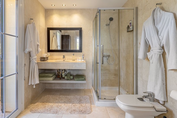 Semi-detached house with partial sea views and lots of privacy image 10