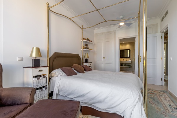 Semi-detached house with partial sea views and lots of privacy image 11