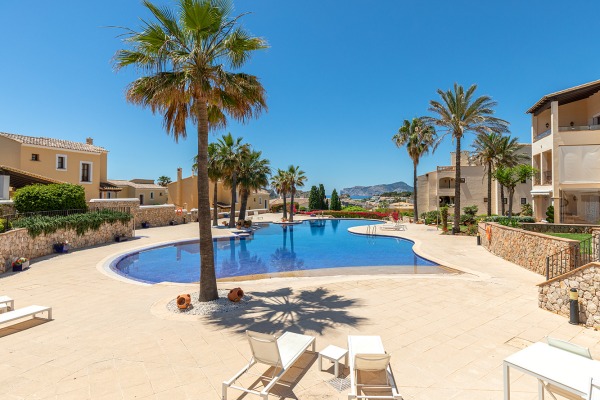 Modernised terraced house in an exclusive seafront complex