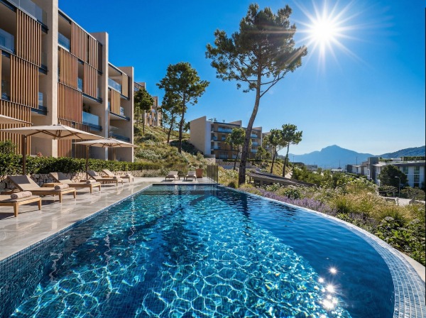 Exclusive new-build ground floor apartment with private garden & sea views