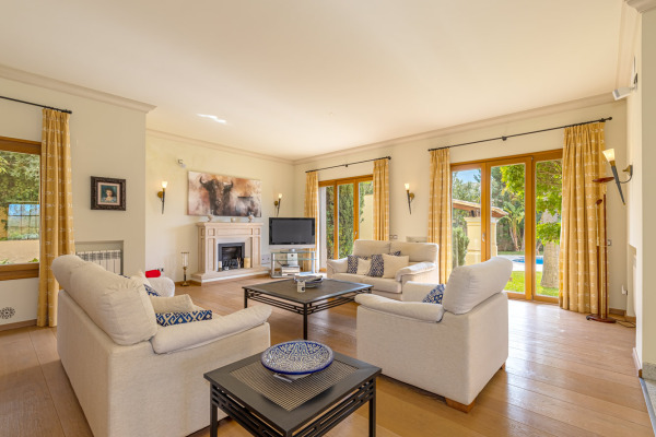 Mediterranean villa estate with partial sea view in the southwest of Mallorca image 4