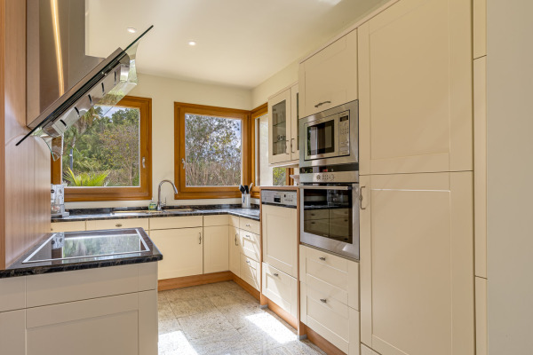 Mediterranean villa estate with partial sea view in the southwest of Mallorca image 7