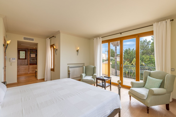 Mediterranean villa estate with partial sea view in the southwest of Mallorca image 9