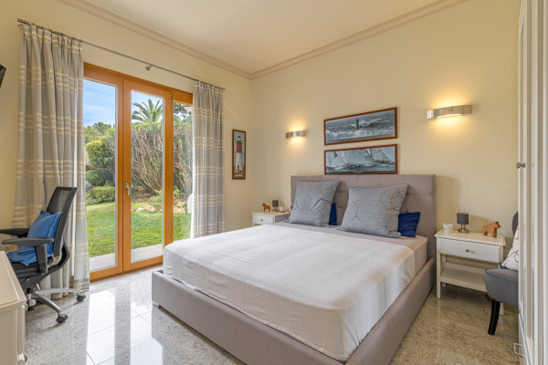 Mediterranean villa estate with partial sea view in the southwest of Mallorca image 11