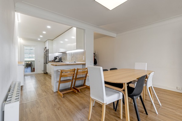 Apartment with a partial sea view within walking distance of the beach image 5