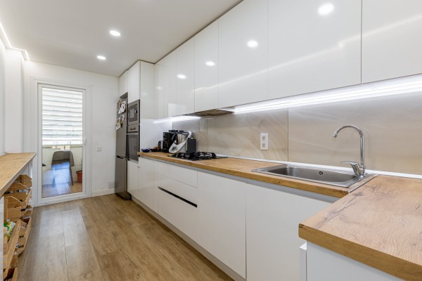 Apartment with a partial sea view within walking distance of the beach image 7