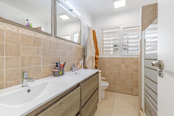 Apartment with a partial sea view within walking distance of the beach image 11