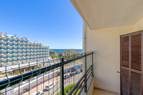 Apartment with a partial sea view within walking distance of the beach image 12