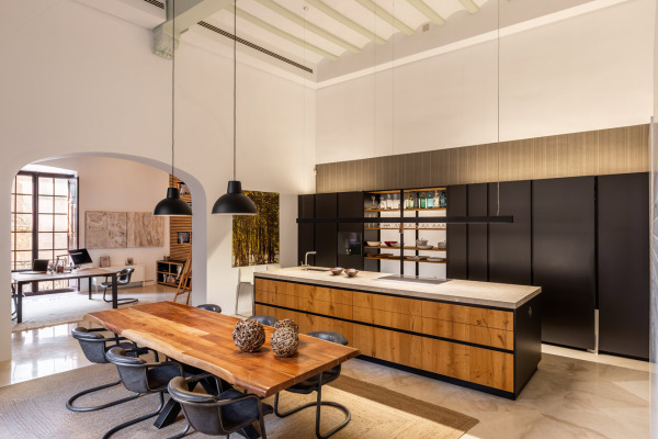 High-quality refurbished luxury apartment in the heart of Palma's old town image 2