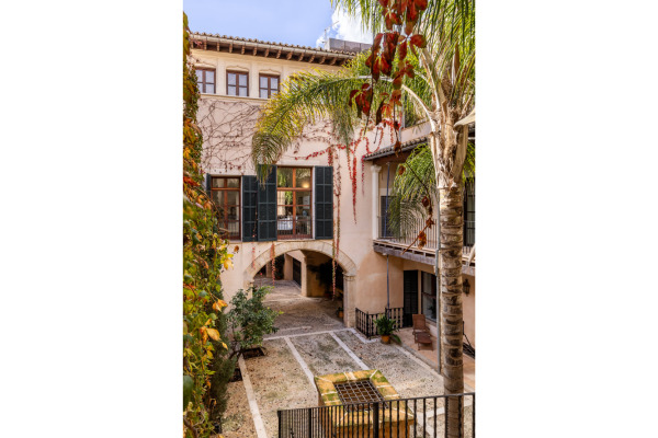 High-quality refurbished luxury apartment in the heart of Palma's old town image 12