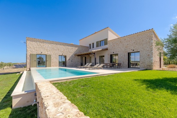 New-build finca in traditional Mallorcan style in the heart of the island