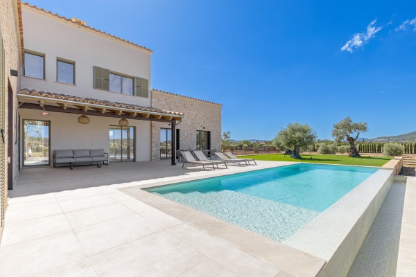 New-build finca in traditional Mallorcan style in the heart of the island image 2