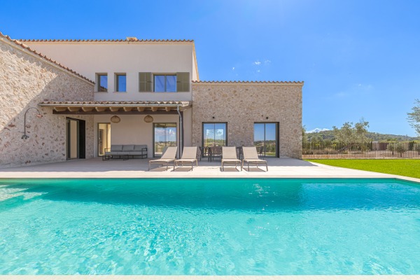New-build finca in traditional Mallorcan style in the heart of the island image 3