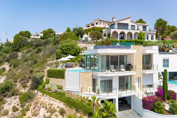 Exclusive sea view villa in an elevated hillside location above Santa Ponsa image 2