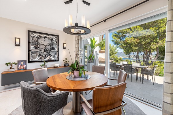 High-quality renovated luxury villa with partial sea view & guest apartment image 5