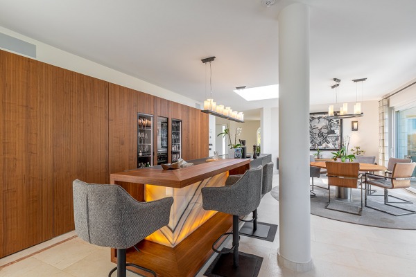 High-quality renovated luxury villa with partial sea view & guest apartment image 6