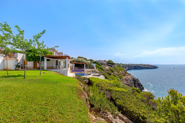 Villa in a uniquely situated frontline position on the cliffs of Cala Pi image 4