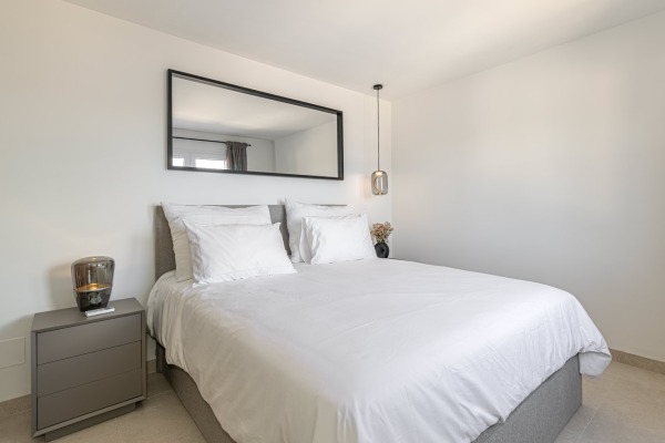 High-quality renovated semi-detached house with fantastic sea views image 8