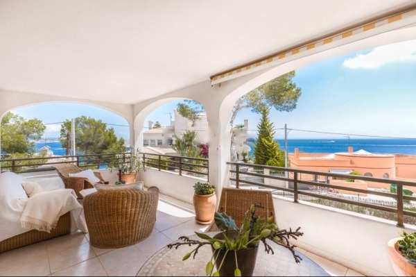 Rental apartment with sea view in quiet residential area in Cala Vinyas