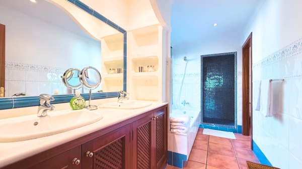 Well-kept apartment in Mediterranean residence on the golf course in Santa Ponsa image 10