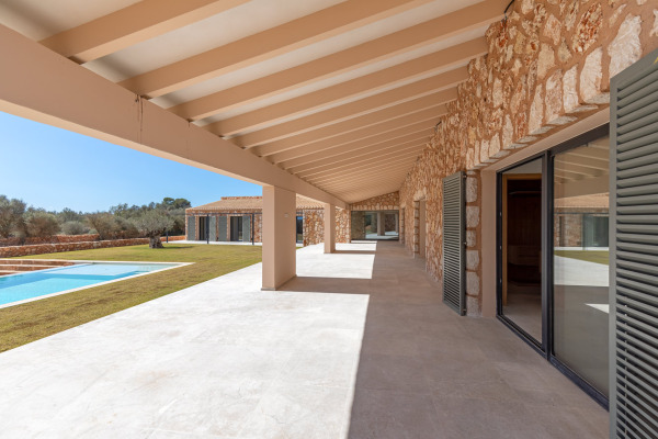 Exclusive new finca with pool in the southeast of Mallorca near Sa Rapita image 4
