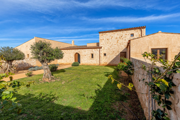 New finca with stunning views near Santanyi image 2